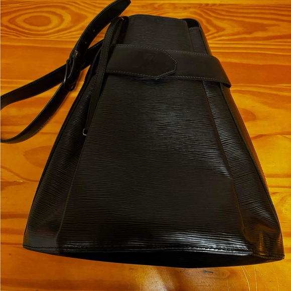 Louis Vuitton Epi Sac D'Epaule bucket bag - Picture 2 of 10